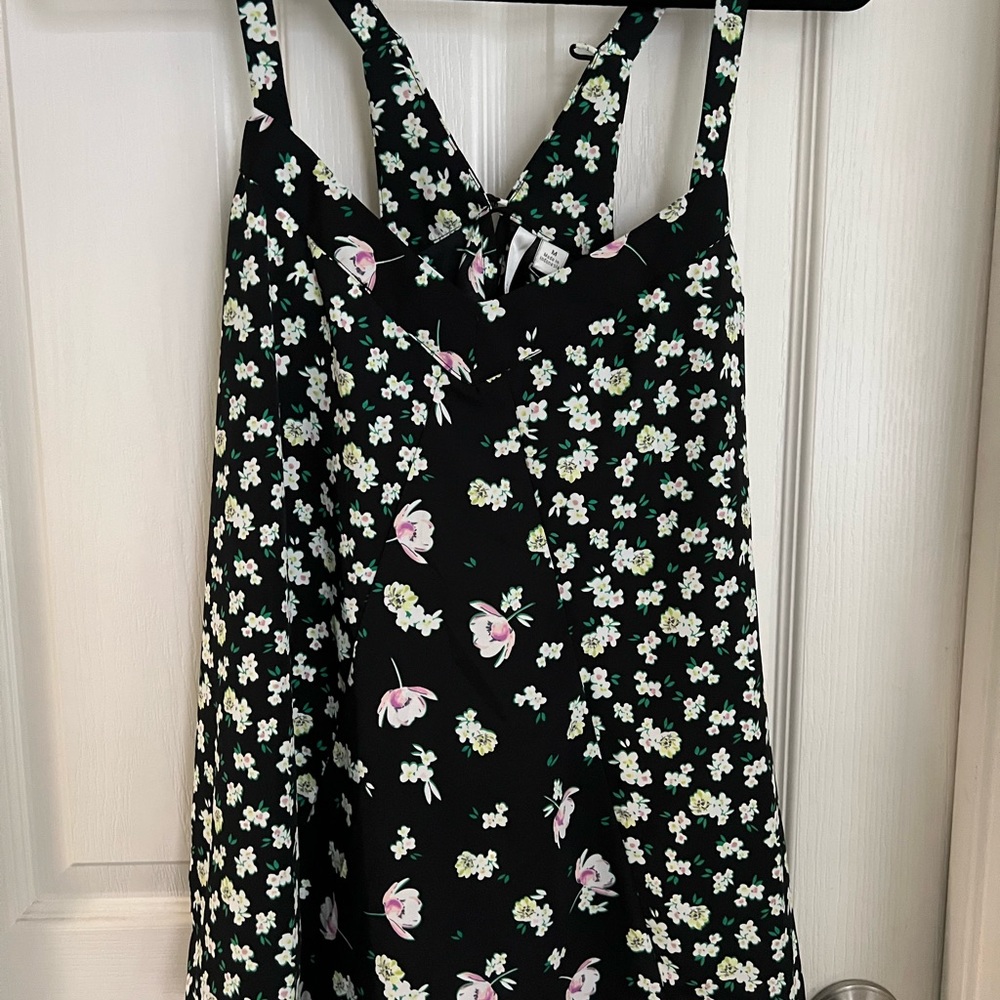 LC Floral tank top size medium. 😍